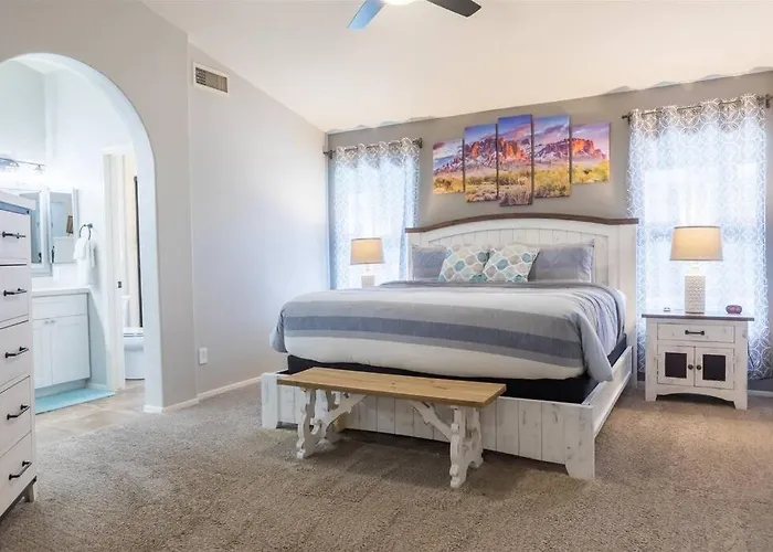 Cozy With Pool, Fire Table, Bbq, Rv Parking Holiday home *