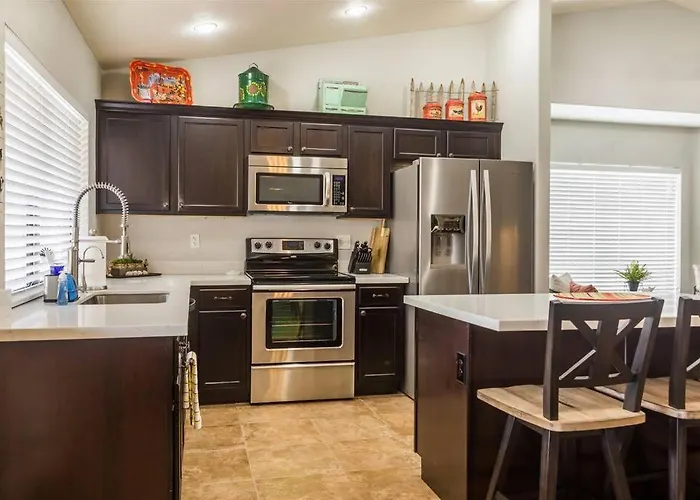 Cozy With Pool, Fire Table, Bbq, Rv Parking Holiday home *